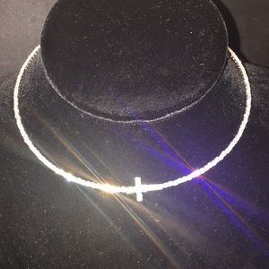 Cross choker